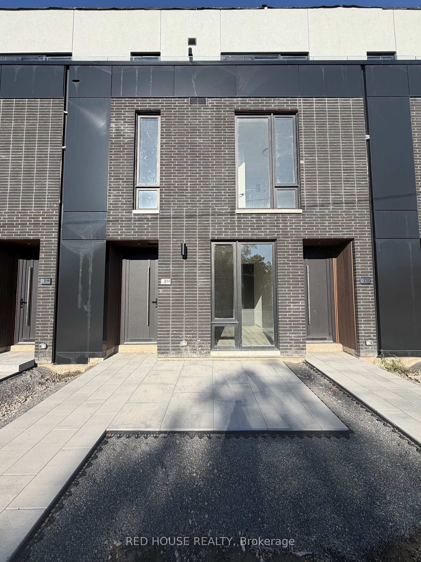 Property Photo: 214 Ellis Avenue ON L2P 0H2