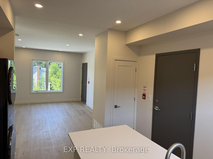 Property Photo:  1301 Dorchester Avenue 6  ON K1Z 8E8 