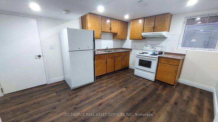 Property Photo:  2769 Willowmore Way Lower  ON L5N 3N8 