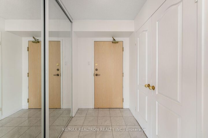 Property Photo:  7 Townsgate Drive 803  ON L4J 7Z9 