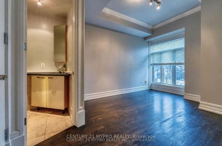 Property Photo: 280 Spadina Road ON M5R 2V4