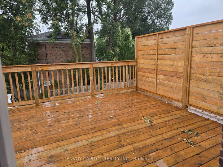 Property Photo:  1354 Queen Street E 1352 Upper  ON M4L 1C8 