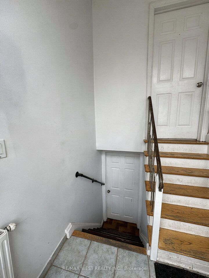 Property Photo:  31 Valencia Crescent Lower Level  ON M6L 1M3 