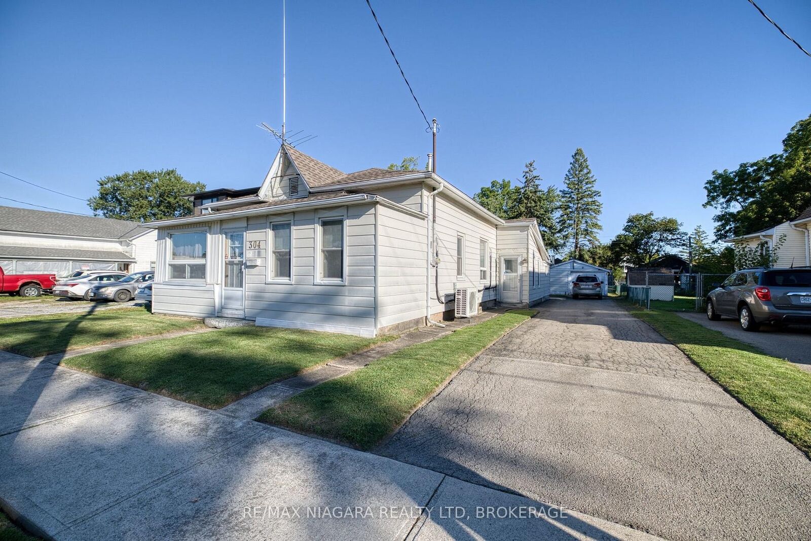 Property Photo:  304 Jarvis Street  ON L2A 2S8 