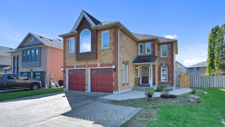 Property Photo:  152 Elizabeth Street  ON L1T 3X5 