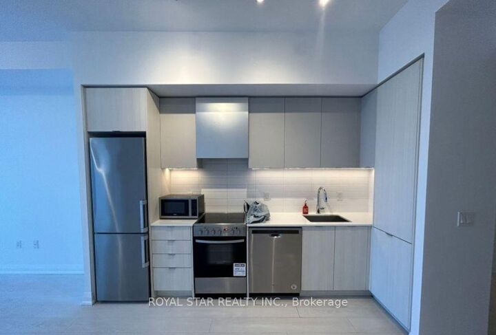 Property Photo:  30 Gibbs Road E 2706  ON M9B 0E4 