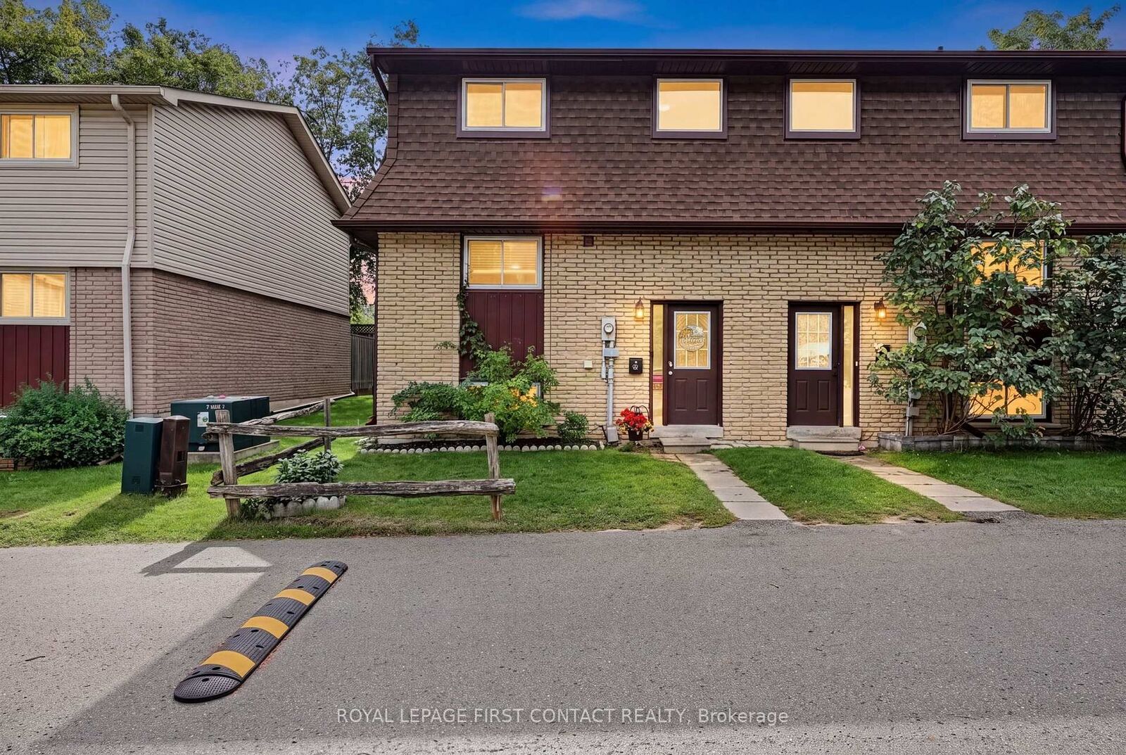 Property Photo:  233 Innisfil Street 8  ON L4N 3E9 