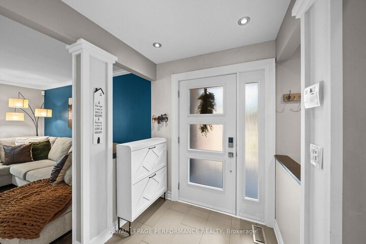Property Photo:  550 Foxview Place  ON K1K 4C4 