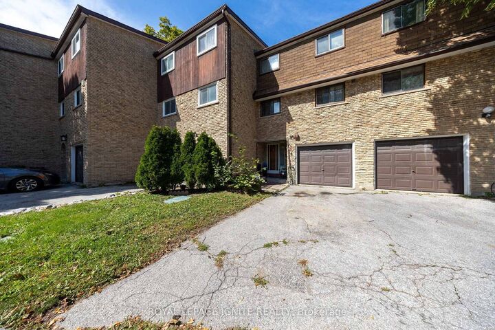 Property Photo: 21 Rockwood Drive 4 ON M1M 3M9