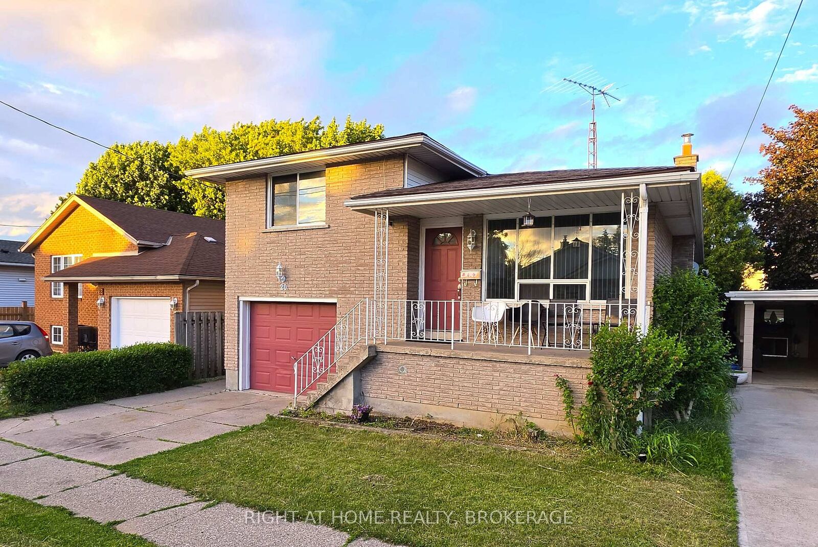 Property Photo:  20 Augusta Avenue  ON L2M 5R2 