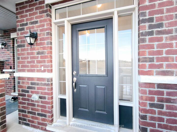 Property Photo:  913 Elizabeth McKenzie Drive  ON L1X 0P5 