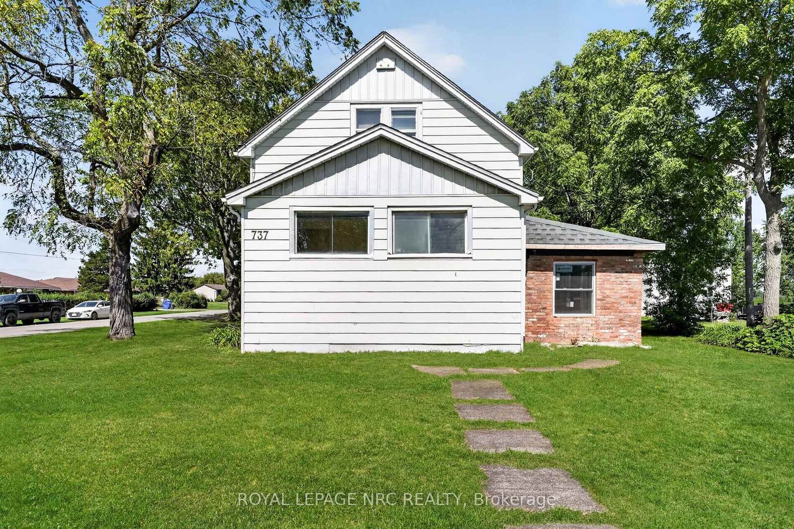 Property Photo:  737 Main Street W  ON L3K 5V4 