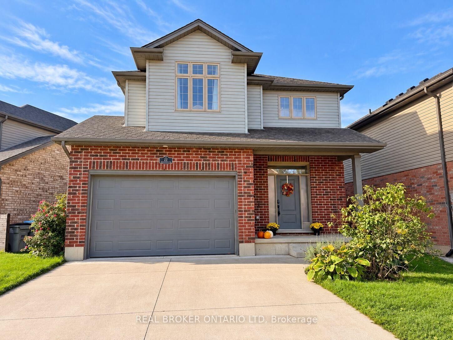 Property Photo:  22 Queensway Drive  ON N7G 4M3 