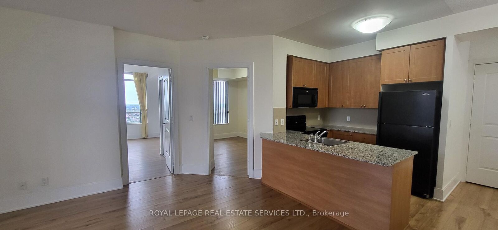 Property Photo:  330 Burnhamthorpe Road W 2109  ON L5B 0E1 
