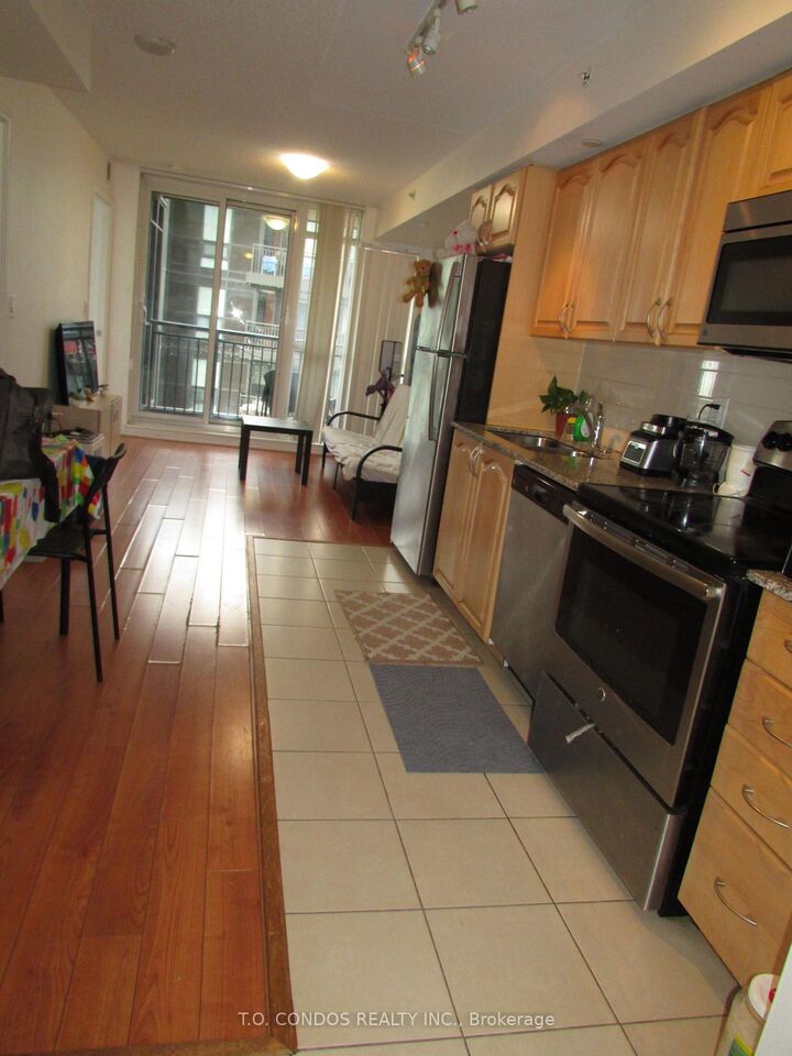 Property Photo: 830 Lawrence Avenue W 1103 ON M6A 0B6
