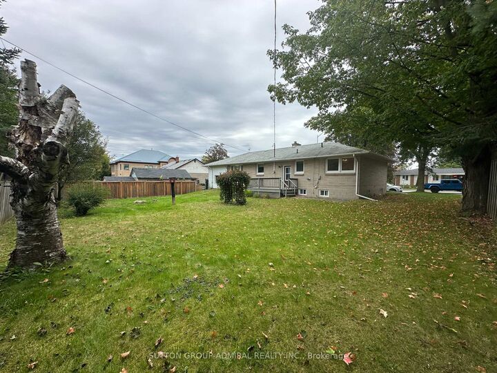 Property Photo:  94 Queen Street S  ON L0G 1W0 