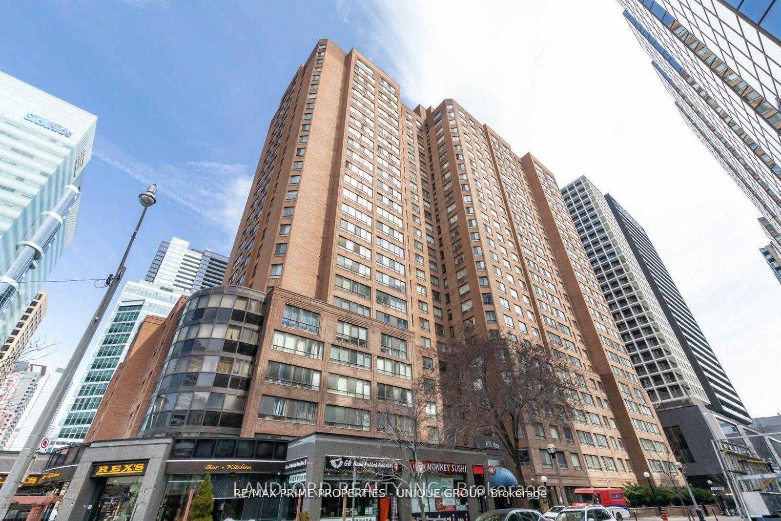 Property Photo: 633 Bay Street 1523 ON M5G 2G4
