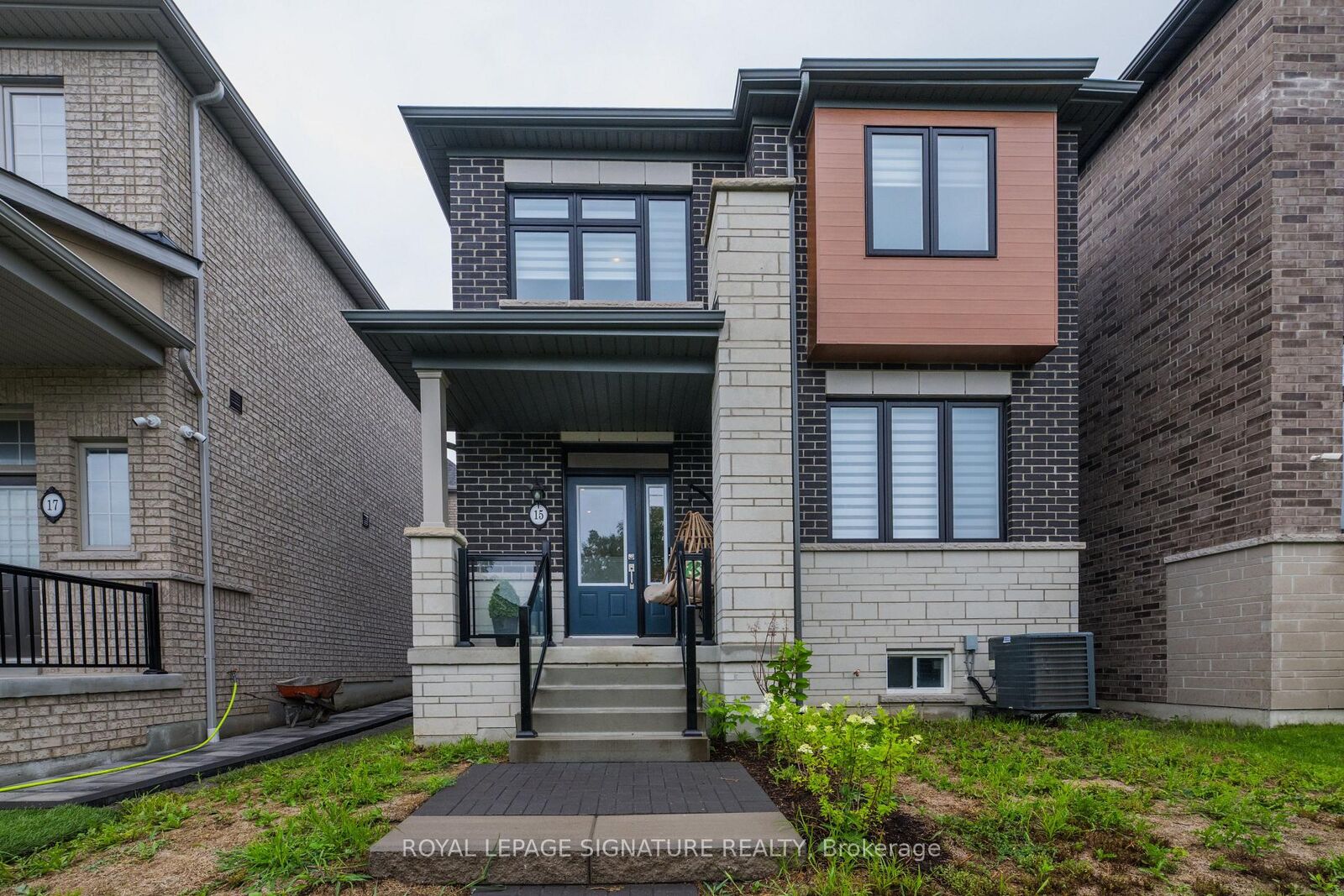 Property Photo:  15 Mountainside Crescent  ON L1R 0P5 
