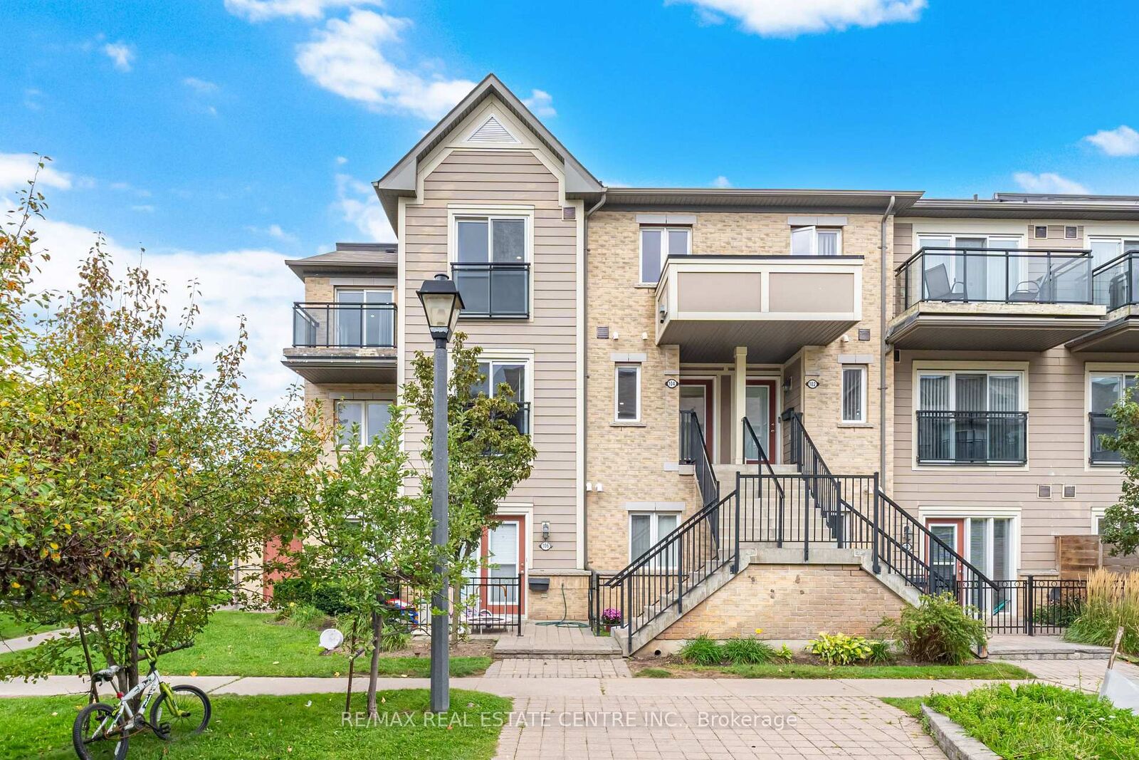 Property Photo: 2891 Rio Court 104 ON L5M 0S4