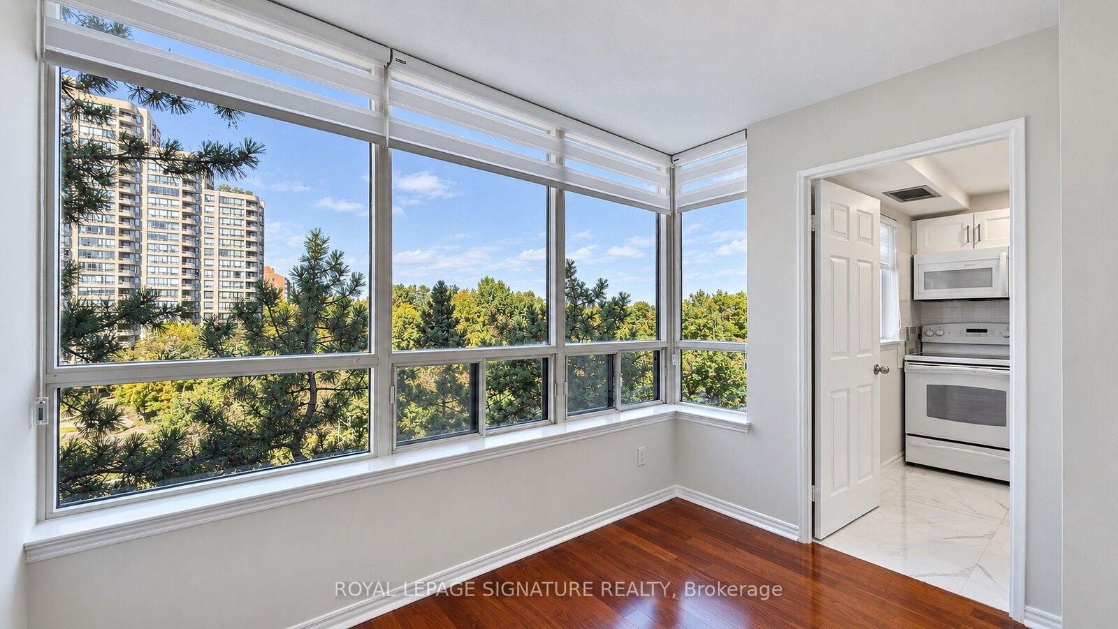 Property Photo:  7 Bishop Avenue 411  ON M2M 4J4 