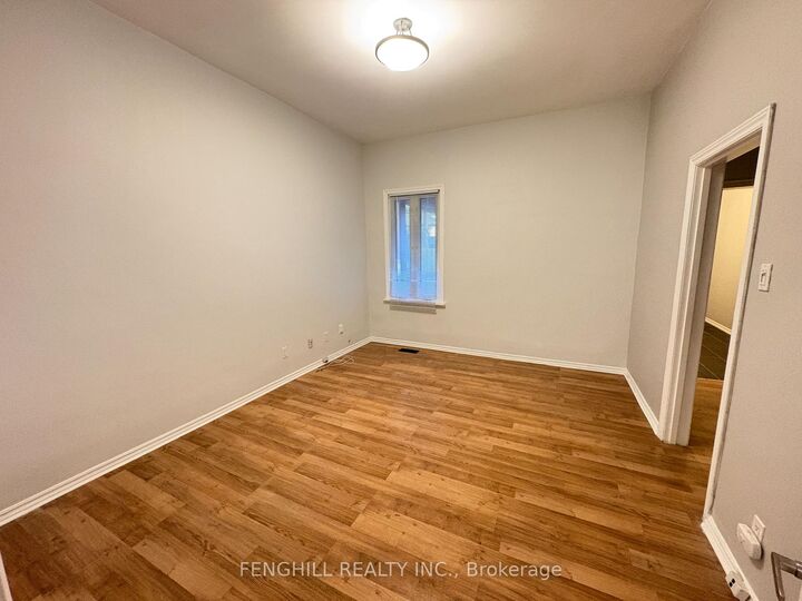 Property Photo:  270 Clinton (Main Level) Street  ON M6G 2Y6 