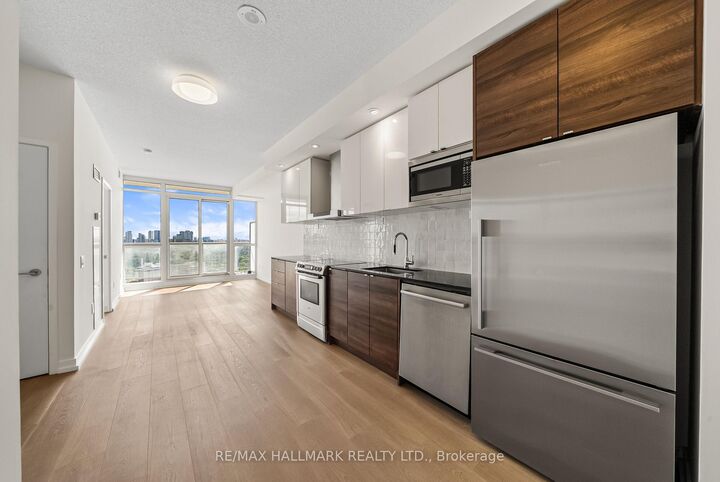 Property Photo:  121 McMahon Drive 3102  ON M2K 0C2 