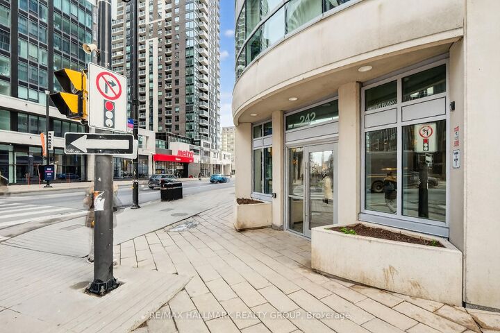 Property Photo: 242 Rideau Street 206 ON K1N 0B7