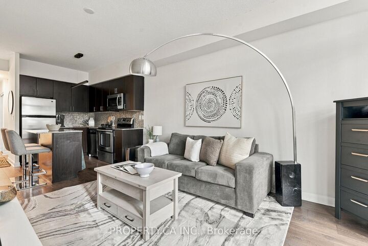 Property Photo:  15 Bruyeres Mews 503  ON M5V 0A7 