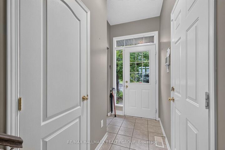 Property Photo:  103 Tall Oak Private  ON K1G 6T3 