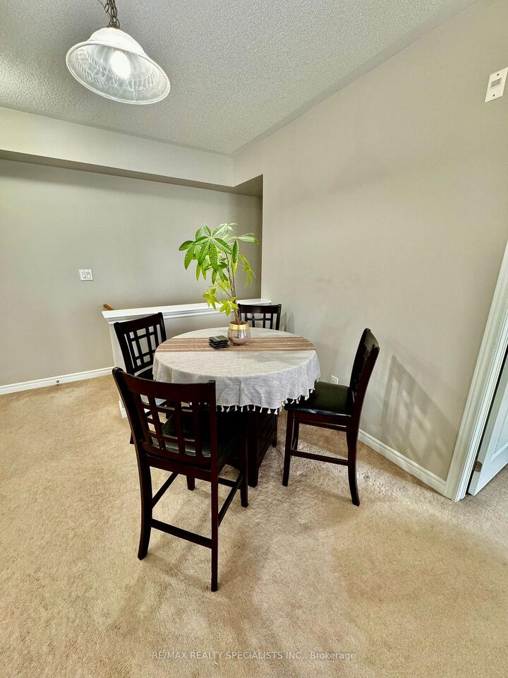 Property Photo:  2339 Sawgrass Drive 202  ON L6H 0L1 