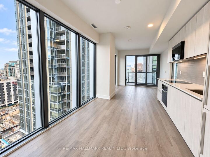 Property Photo:  8 Cumberland Street 1402  ON M4W 0B6 