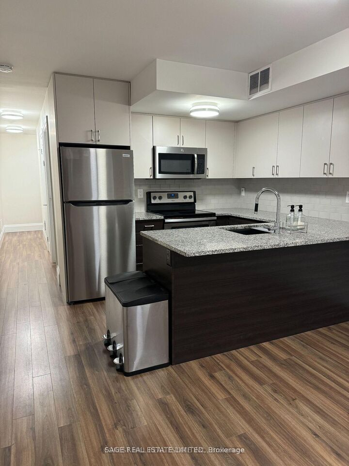 Property Photo:  228 Montose Avenue Lower  ON M6G 3G7 