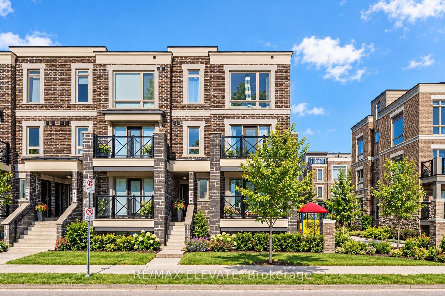 Property Photo: 11 Dunsheath Way 1214 ON L6B 0A3