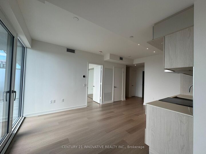 Property Photo:  448 Burnhamthorpe Road W 4009  ON L5B 0R4 