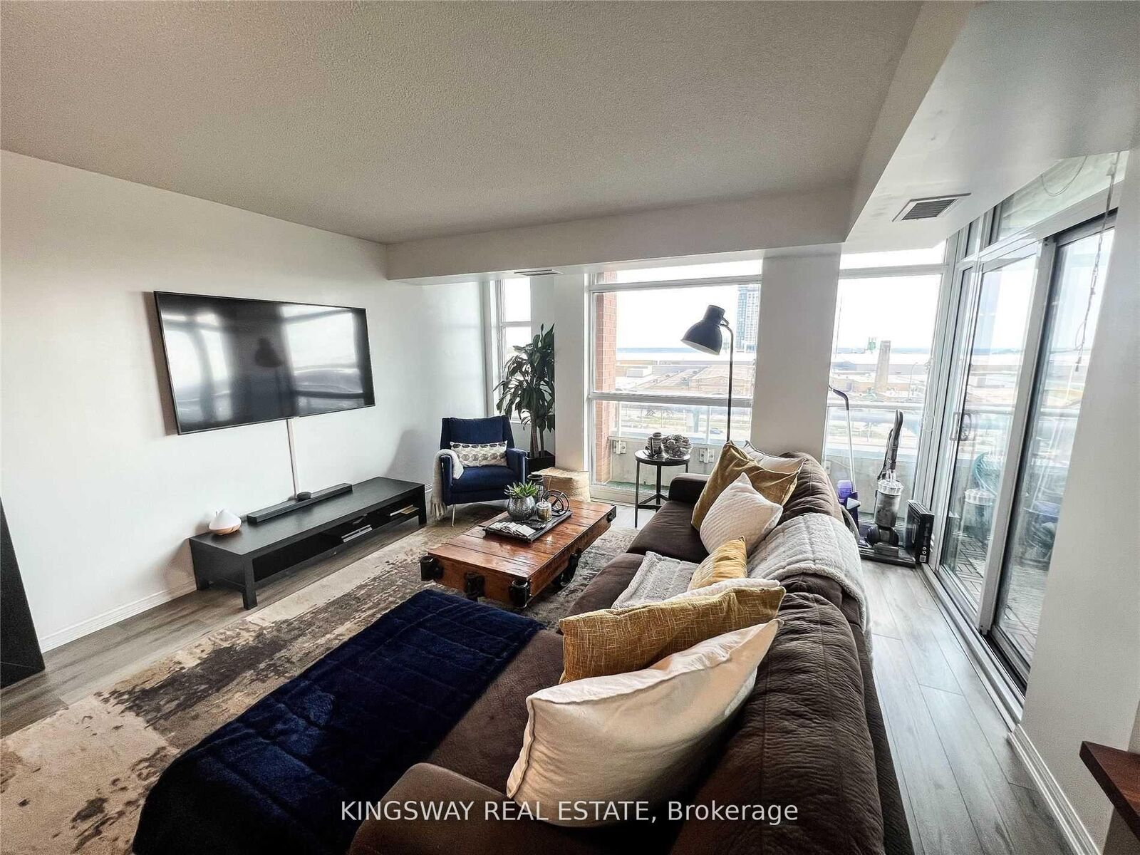Property Photo: 65 East Liberty Street 805 ON M6K 3R2