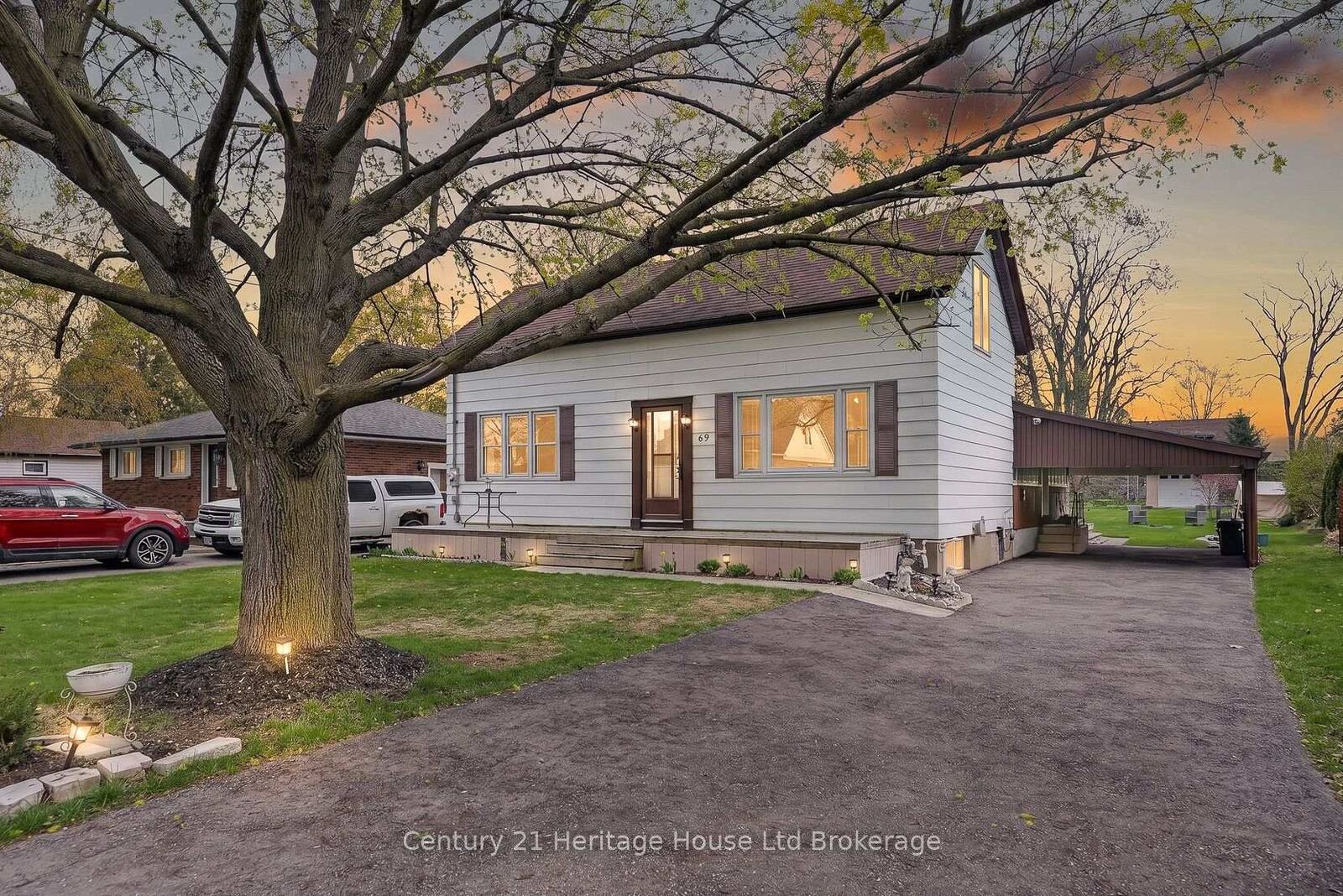 Property Photo:  69 Bee Street  ON N4S 3Z2 