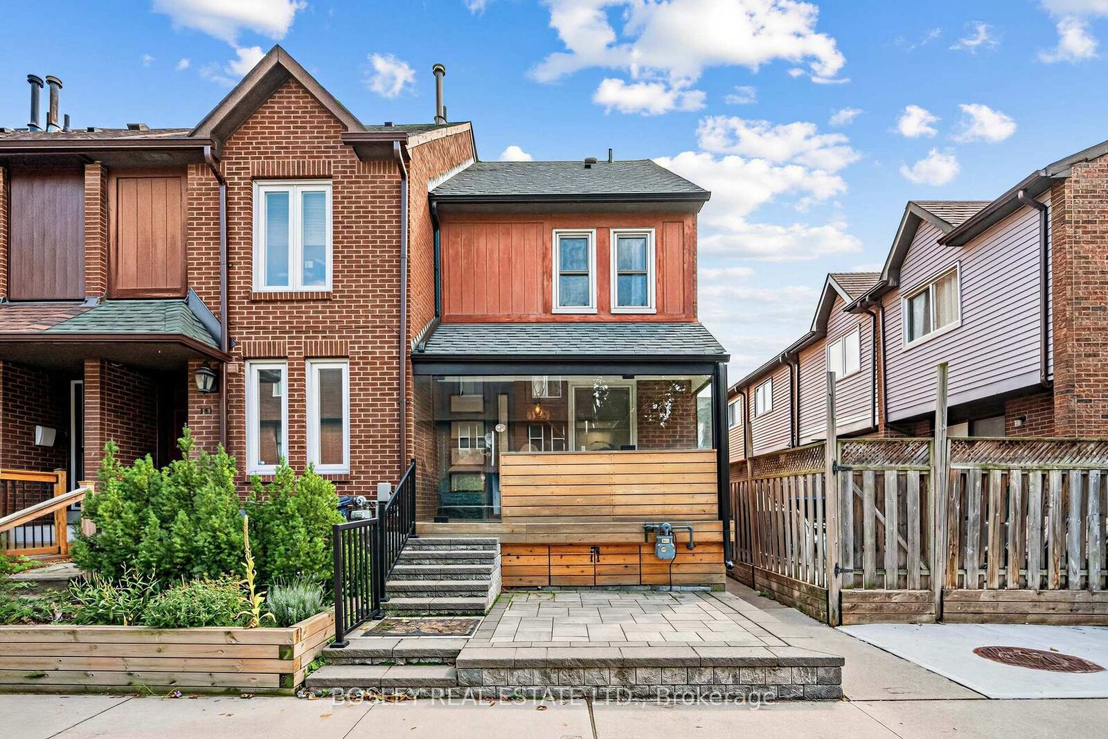 Property Photo:  153 Lambertlodge Avenue  ON M6G 3X4 