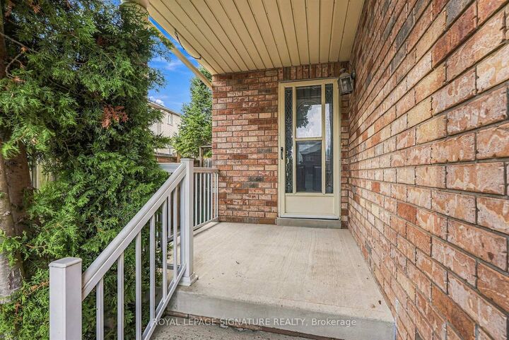 Property Photo:  68 Studebaker Trail  ON L7A 3A5 