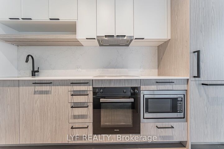 Property Photo:  91 Montclair Avenue 826  ON M5P 0B1 