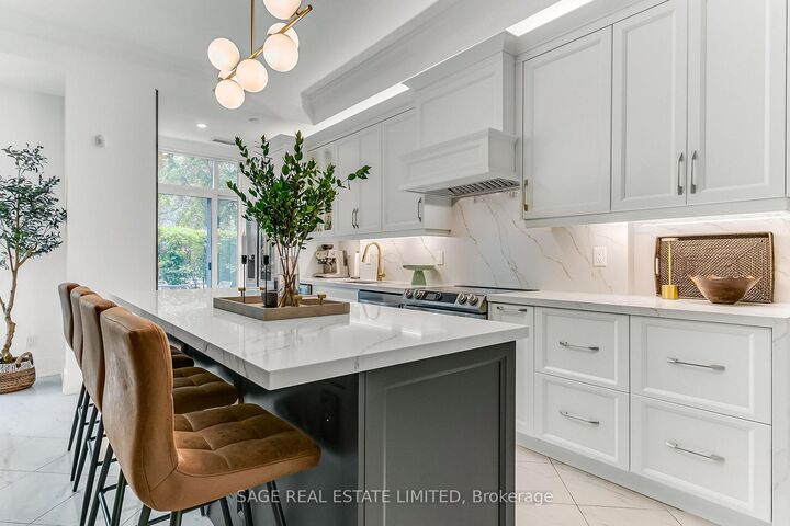 Property Photo:  120 Homewood Avenue 118  ON M4Y 2J3 