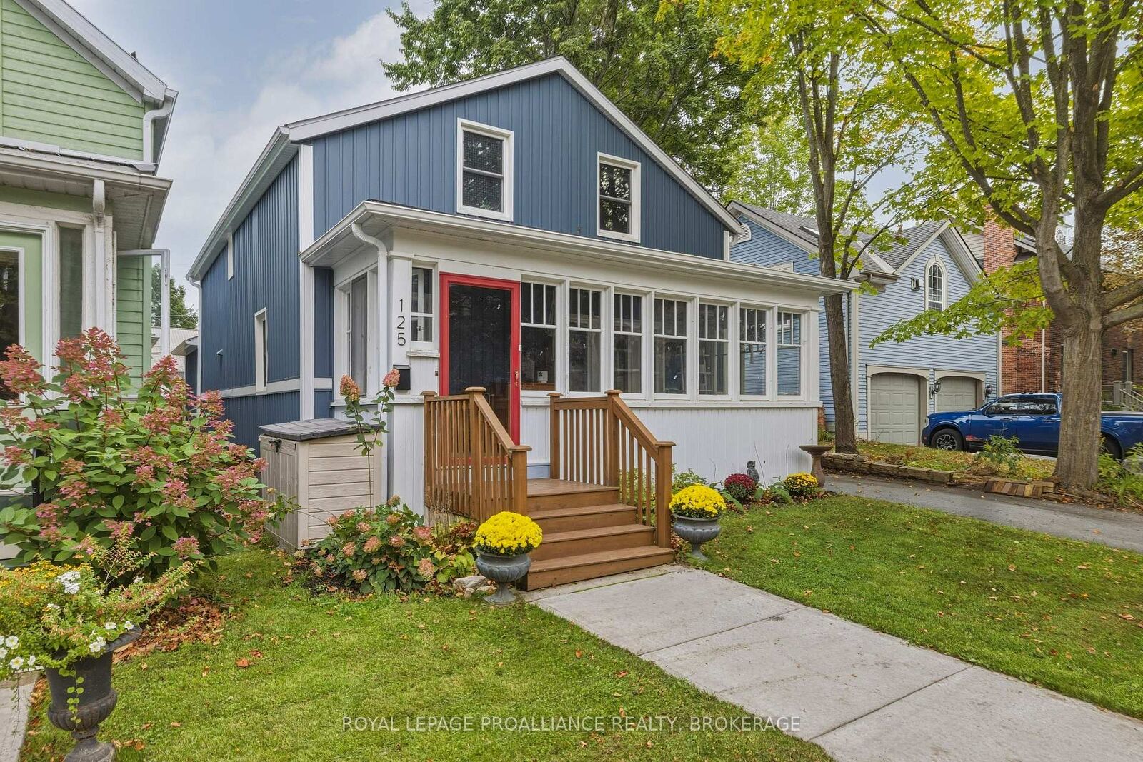 Property Photo:  125 Pine Street  ON K7G 1C6 
