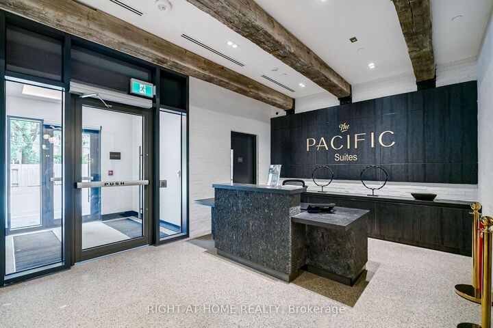 Property Photo:  2946 Dundas Street W 605  ON M6P 1Y8 
