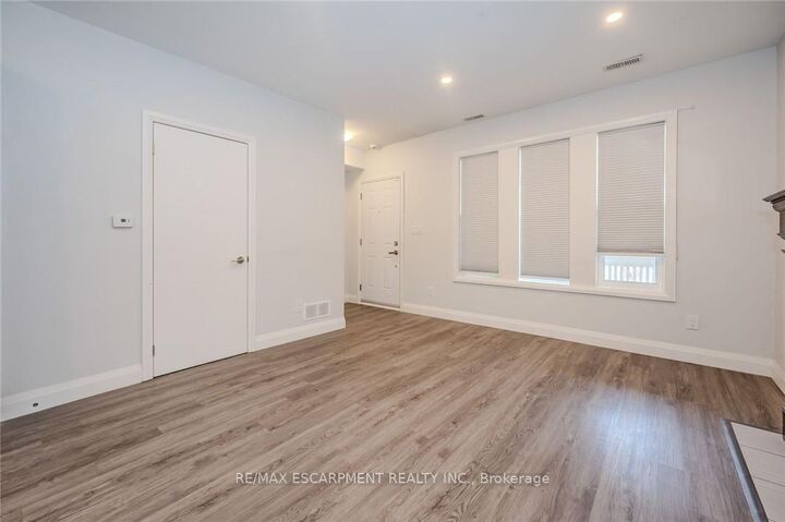 Property Photo:  74 Cathcart Street  ON L8R 1M5 