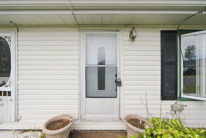 Property Photo:  44 Division Street  ON K0K 1S0 