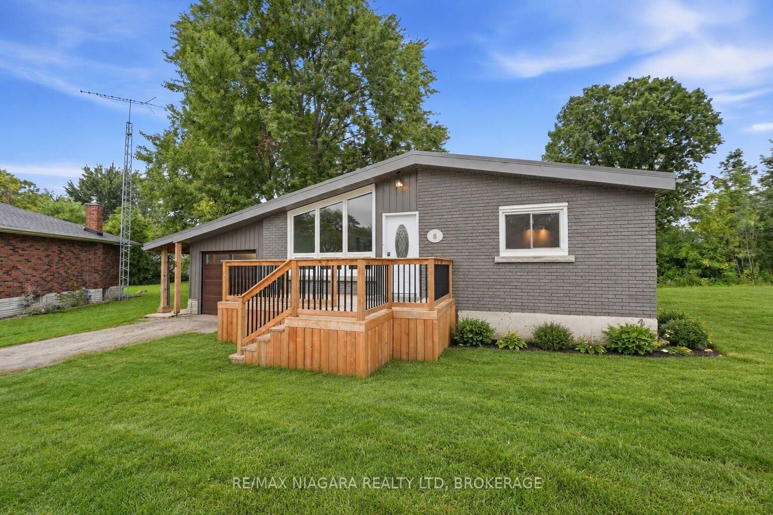 Property Photo: 8 North Crescent Drive N ON L3B 5L2