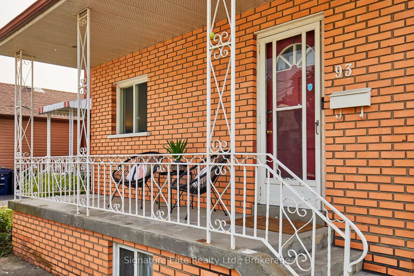 Property Photo:  93 Pinegrove Avenue  ON M1N 2G3 