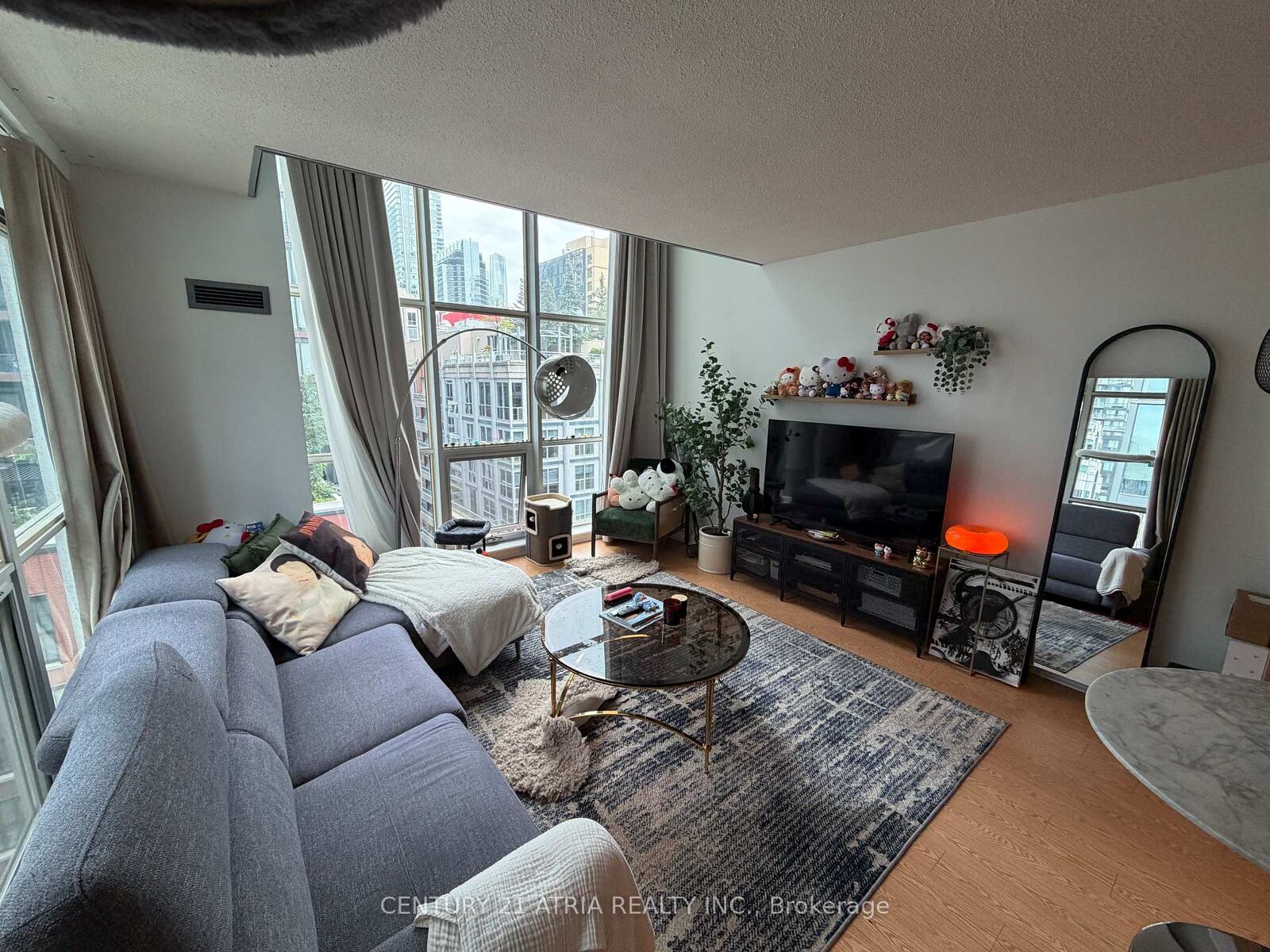 Property Photo:  36 Blue Jays Way 1105  ON M5V 3T3 