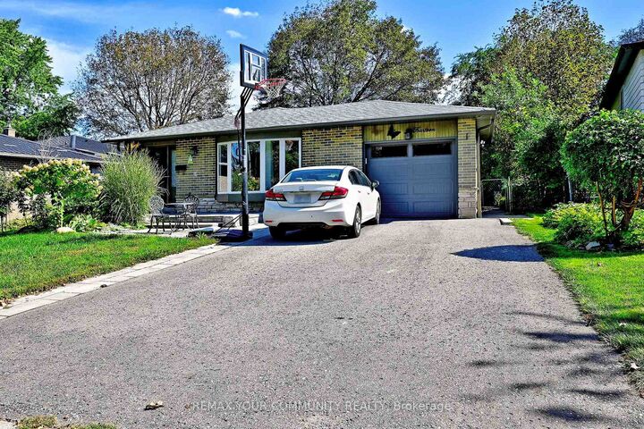 Property Photo:  14 Misthollow Square  ON M1E 4P4 