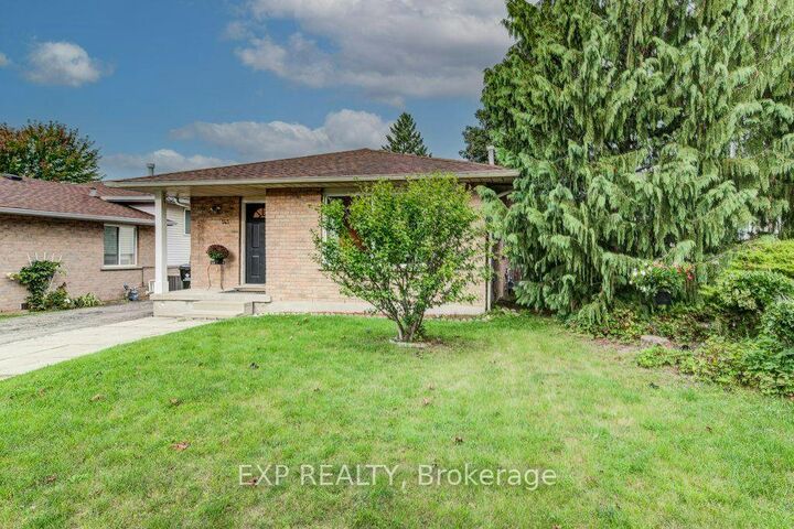 Property Photo:  143 Sunrise Place  ON N2B 3S8 