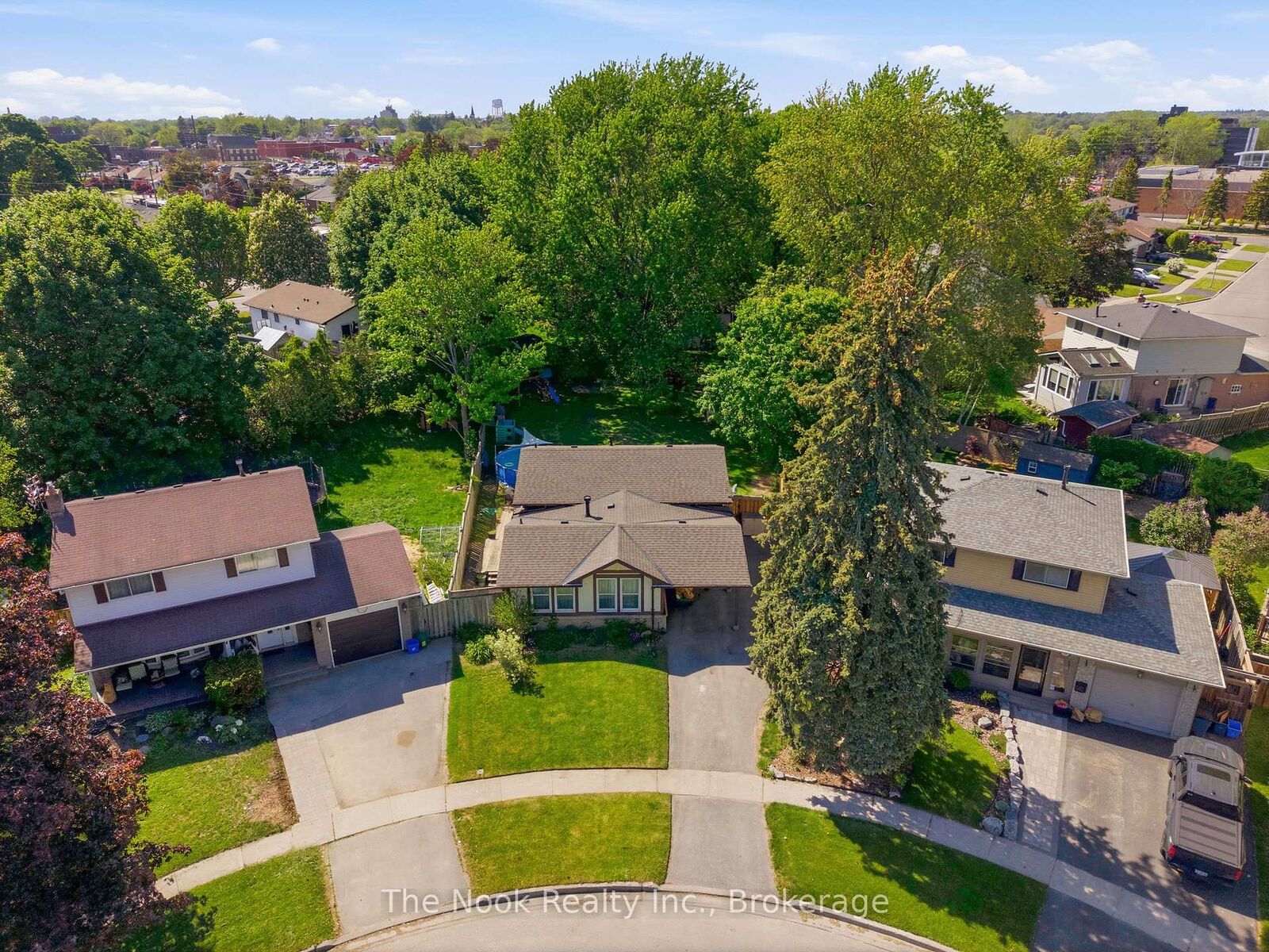 Property Photo:  30 Deerpark Crescent  ON L1C 3M3 